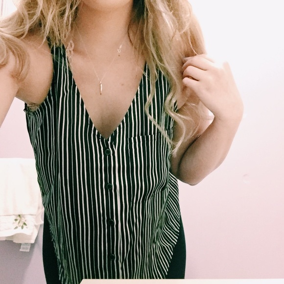 Silky black and creamy top! - Picture 1 of 4